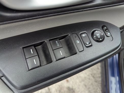 Used 2020 Honda CR-V LX image 15