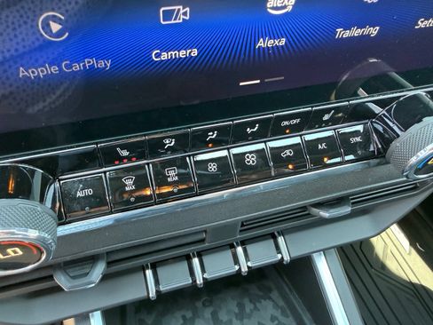 Used 2025 Chevrolet Colorado Trail Boss AWD/4WD image 25