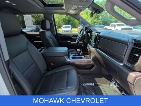 Used 2025 Chevrolet Silverado 1500 LTZ w/ LTZ Premium Package AWD/4WD image 29