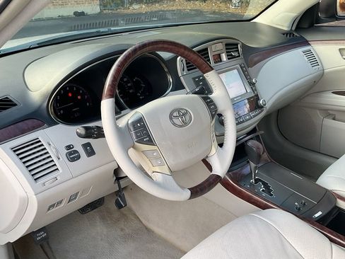 Used 2012 Toyota Avalon Limited image 18