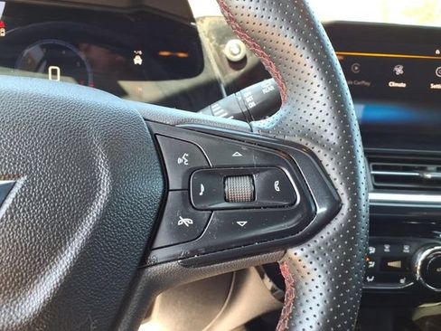 Used 2024 Chevrolet Trax RS w/ Sunroof Package FWD image 16
