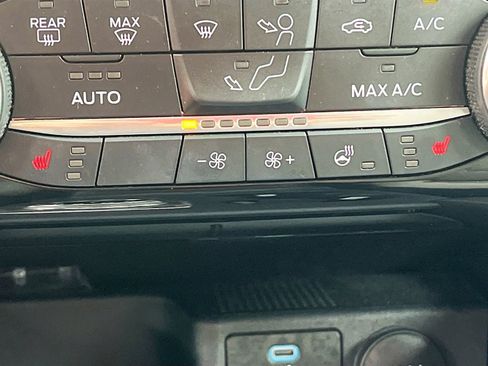 Used 2022 Ford Escape SE w/ SE Sport Appearance Package FWD image 19