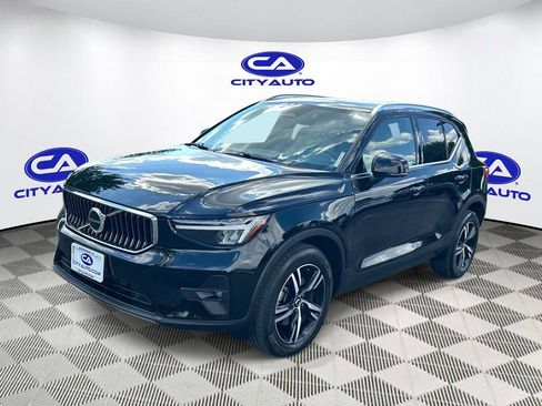 Used 2023 Volvo XC40 B5 Plus AWD/4WD image 10