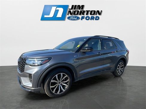 Used 2025 Ford Explorer ST-Line image 14