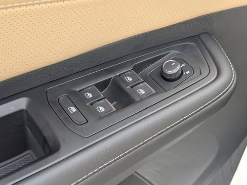 New 2026 Volkswagen Atlas Cross Sport SE image 13