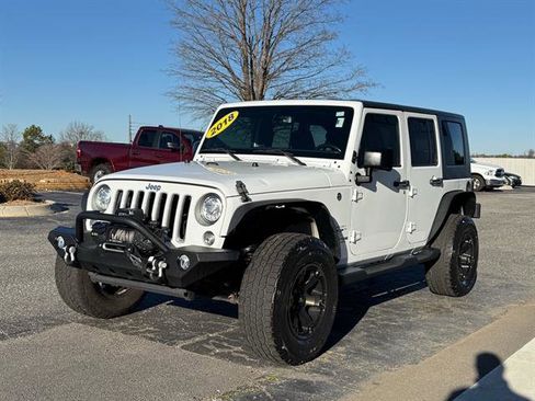 Used 2018 Jeep Wrangler Unlimited Sahara w/ Connectivity Group image 25