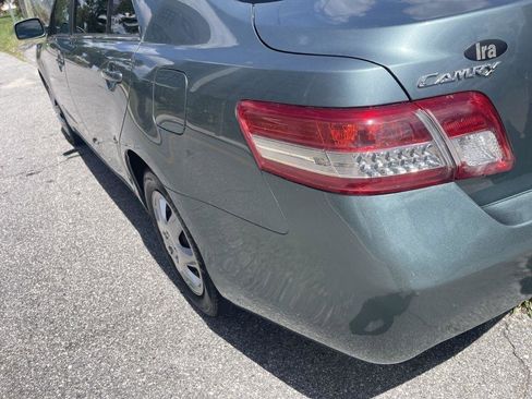 Used 2010 Toyota Camry SE FWD image 10