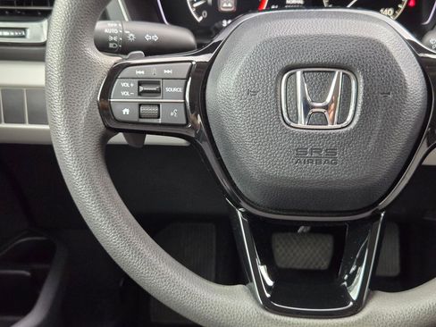 Used 2023 Honda Pilot LX image 22