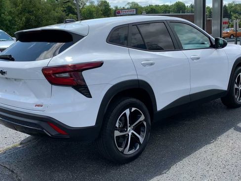 Certified 2024 Chevrolet Trax RS FWD image 8