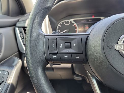 Used 2024 Nissan Rogue S AWD/4WD image 21