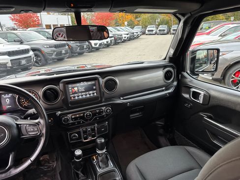 Used 2022 Jeep Gladiator Sport image 34