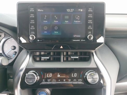 Used 2021 Toyota Venza LE image 20