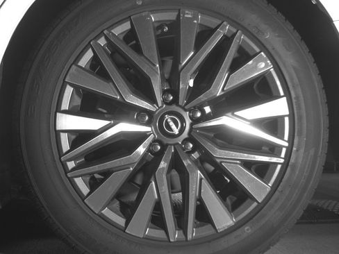Used 2025 Nissan Altima 2.5 SV FWD image 17