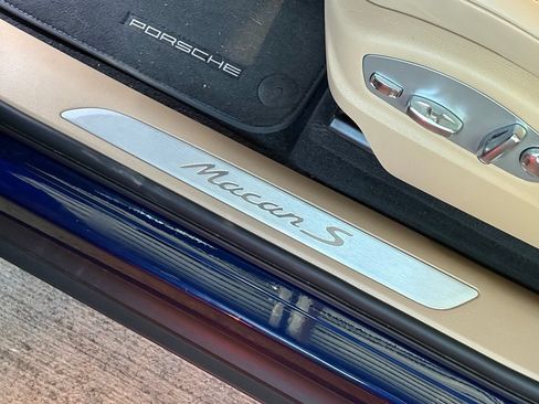 Certified 2023 Porsche Macan S AWD/4WD image 22