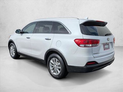 Used 2017 Kia Sorento LX w/ LX Convenience Package image 8