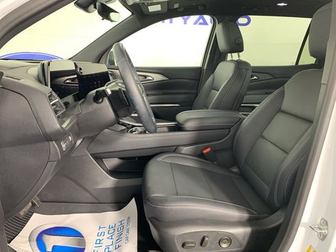 Used 2026 Chevrolet Traverse LT w/ Sun and Wheel Package FWD image 15