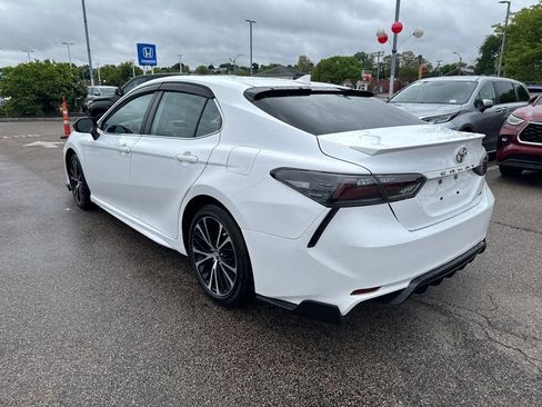 Used 2019 Toyota Camry SE FWD image 5