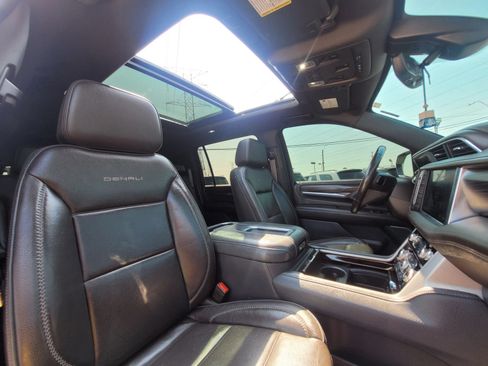 Used 2021 GMC Yukon XL Denali w/ Denali Premium Package RWD image 13