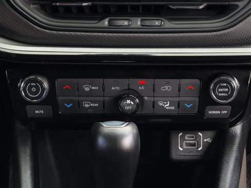 Used 2025 Jeep Compass Trailhawk AWD/4WD image 19