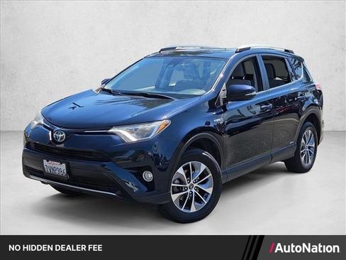 Used 2017 Toyota RAV4 XLE AWD/4WD image 1