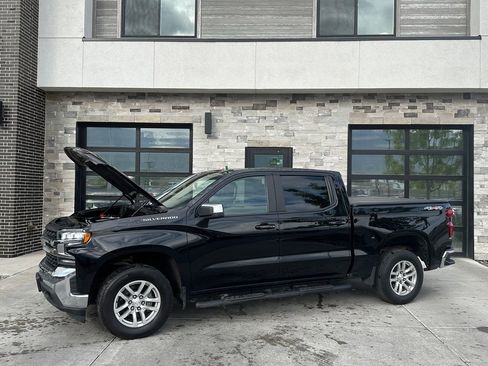 Used 2022 Chevrolet Silverado 1500 LT AWD/4WD image 22