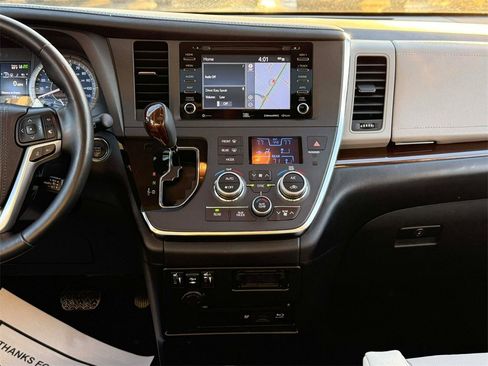 Used 2019 Toyota Sienna Limited Premium image 39