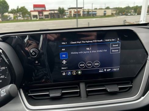 New 2026 Chevrolet Trax LS w/ LS Convenience Package FWD image 12
