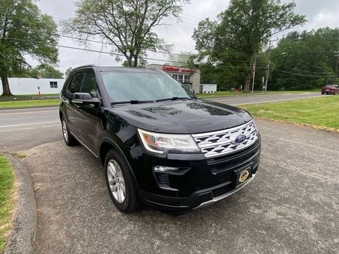 Used 2018 Ford Explorer XLT w/ Equipment Group 202A image 7