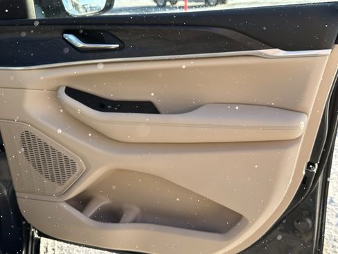 New 2025 Jeep Grand Cherokee Limited image 21