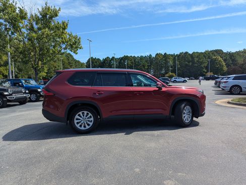 Used 2024 Toyota Grand Highlander XLE image 4