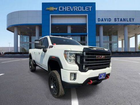 Used 2022 GMC Sierra 2500 AT4 AWD/4WD image 2