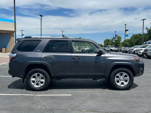 Used 2022 Toyota 4Runner SR5 Premium w/ Moonroof Package AWD/4WD image 2