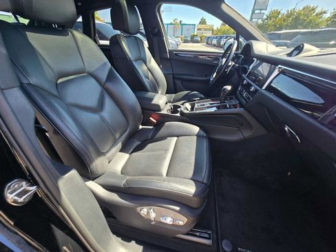 Used 2024 Porsche Macan AWD/4WD image 10