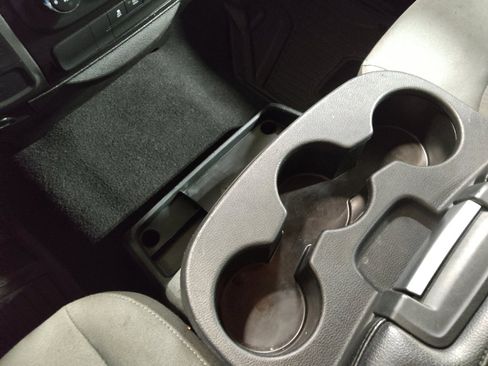 Used 2022 RAM 1500 Classic SLT image 26