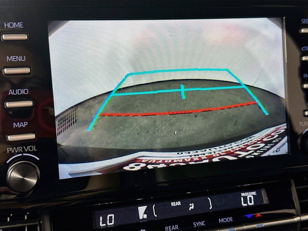 Used 2024 Toyota Sienna XLE FWD image 11