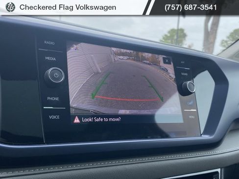 Used 2024 Volkswagen Taos SE image 39