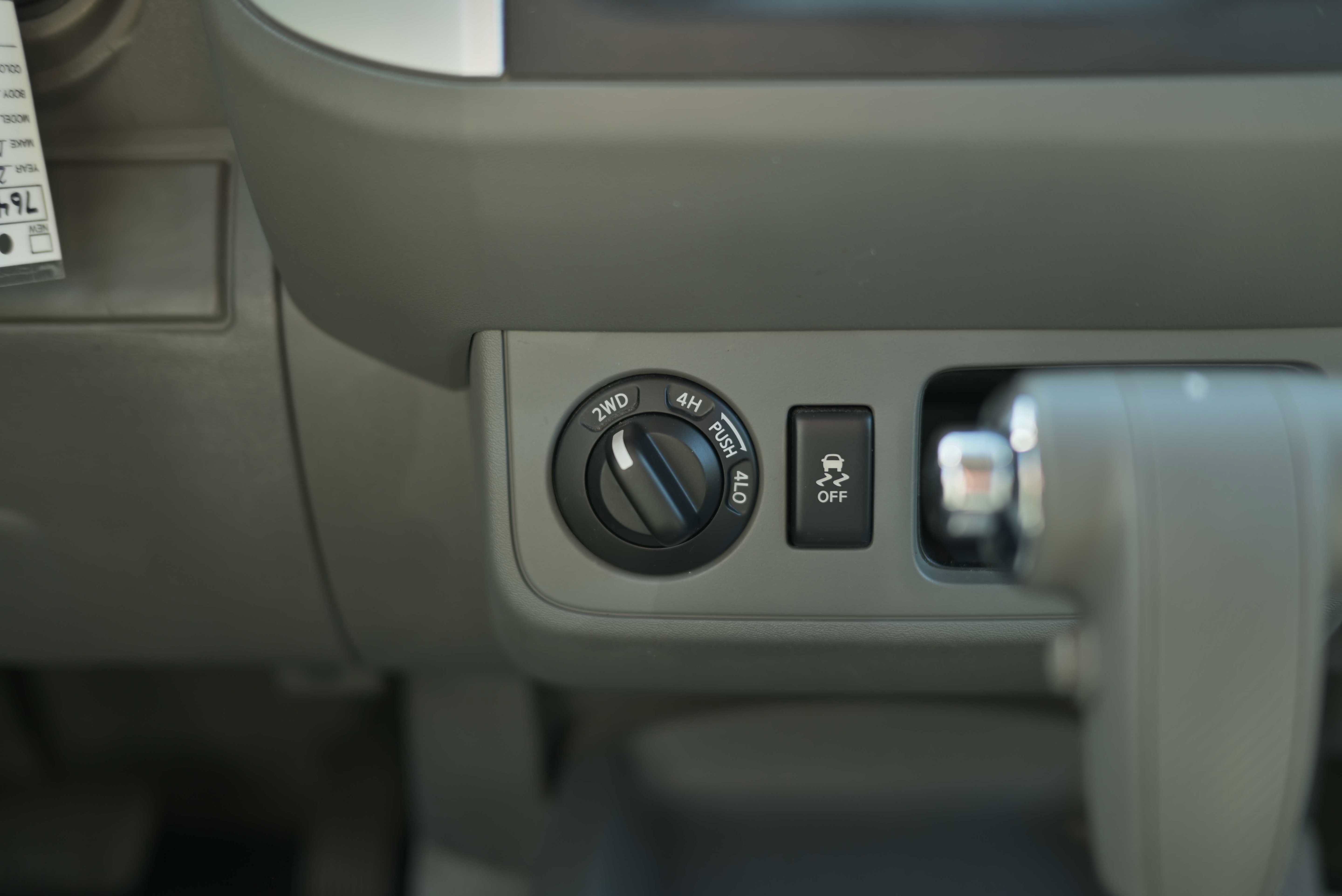 Used 2016 Nissan Frontier SV AWD/4WD image 9