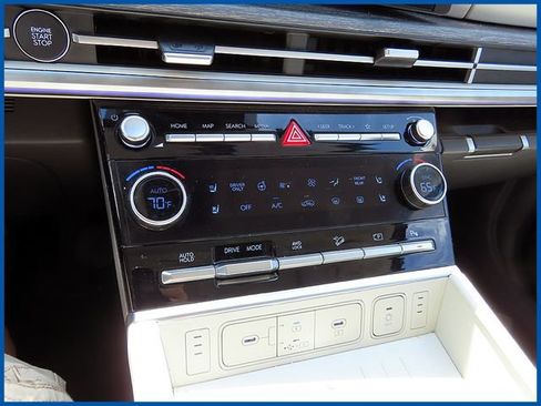 Used 2025 Hyundai Santa Fe Calligraphy AWD/4WD image 18