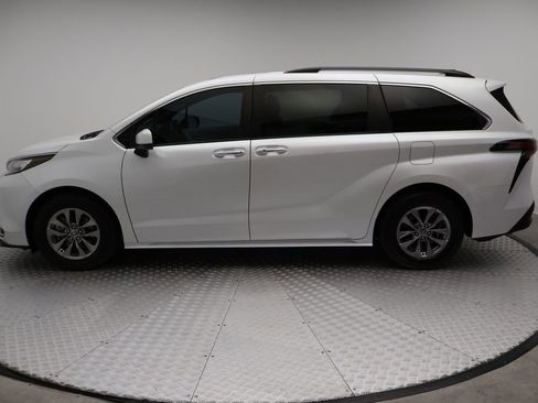 Used 2022 Toyota Sienna XLE FWD image 12