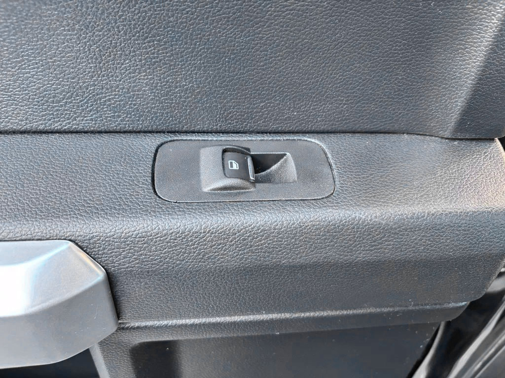 Used 2018 Ford F150 Lariat w/ Equipment Group 502A Luxury AWD/4WD image 26