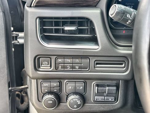 Used 2024 Chevrolet Suburban Z71 w/ Luxury Package AWD/4WD image 17