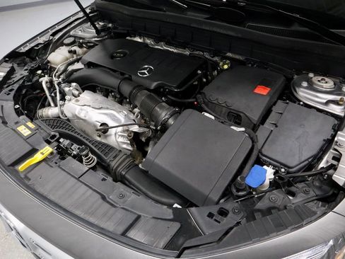 Used 2021 Mercedes-Benz GLB 250 4MATIC image 18