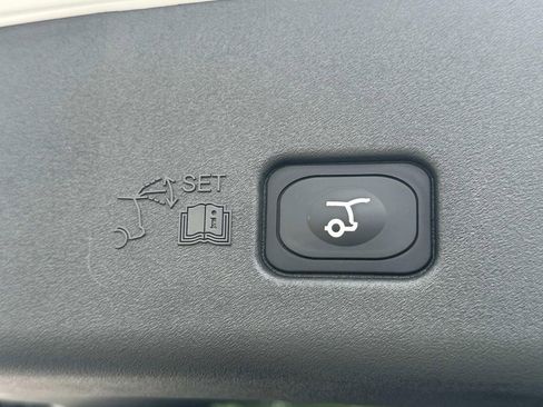 New 2025 Lincoln Nautilus Premier w/ Equipment Group 102A image 19