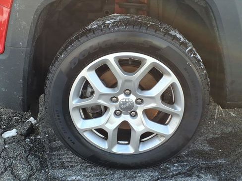 Used 2016 Jeep Renegade Latitude w/ Popular Equipment Group image 6