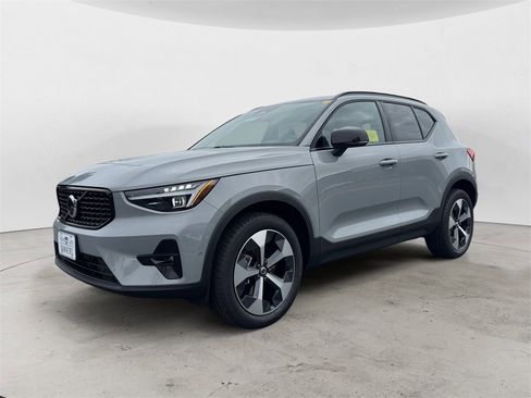 New 2026 Volvo XC40 B5 Plus w/ Protection Package Premier image 2