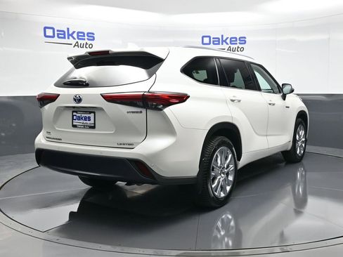 Used 2021 Toyota Highlander Limited image 8
