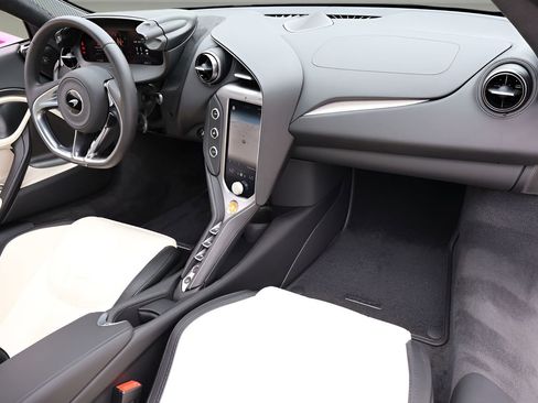 New 2026 McLaren 750S RWD image 19