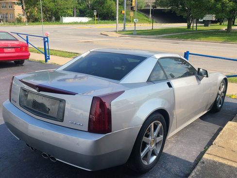 Used 2006 Cadillac XLR image 3