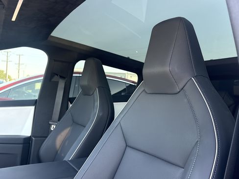 Used 2026 Tesla Cybertruck Cyberbeast AWD/4WD image 11