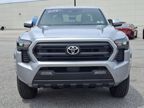 Used 2024 Toyota Tacoma SR5 AWD/4WD image 5